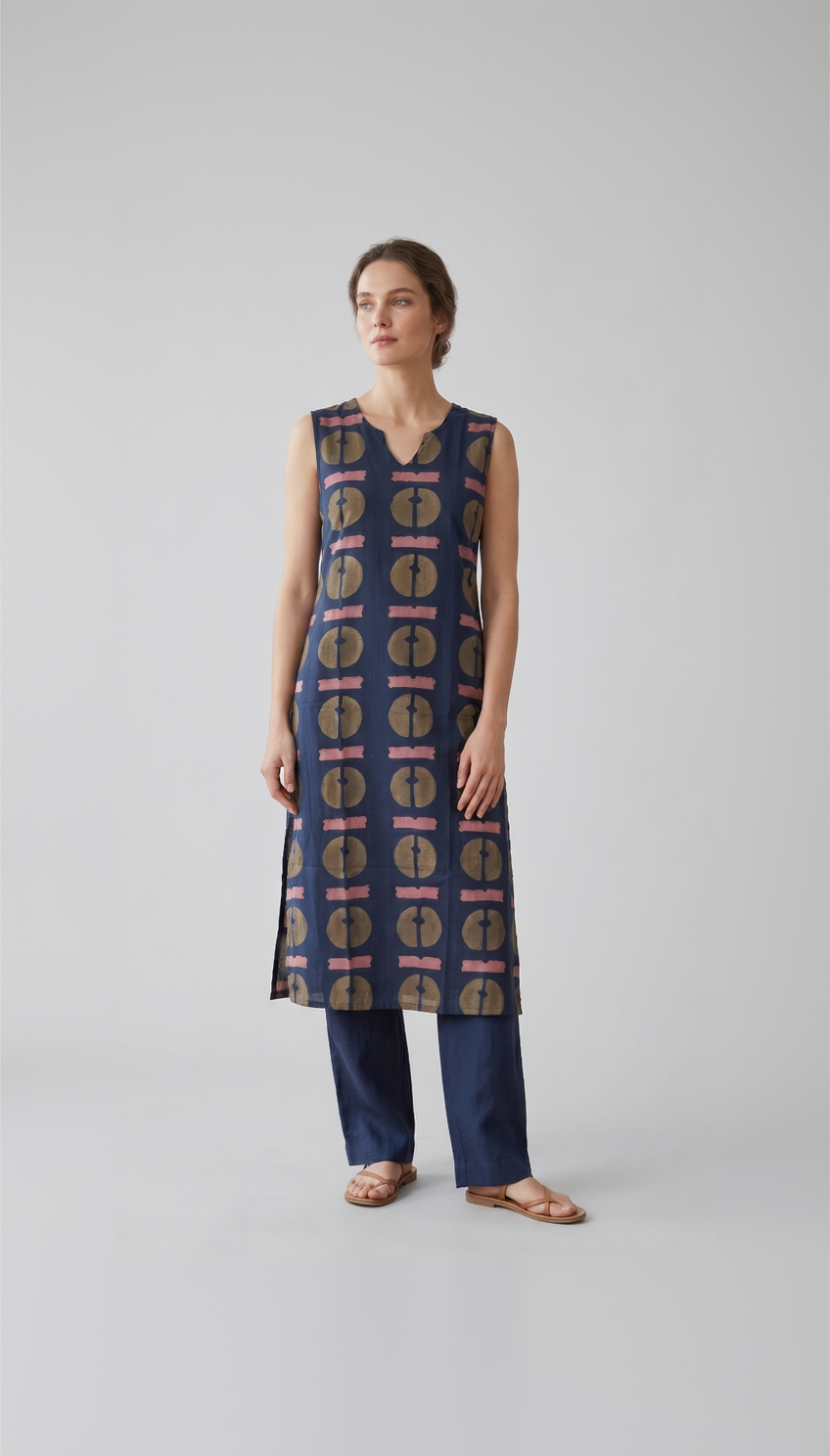 Indigo Blue Cotton Kurta – Crimson Abstract Disk Print – Contemporary Top with Attached Sleeves