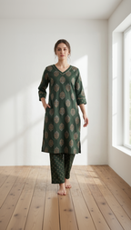 Anvita Dark Green Cotton Slub Kurta Set – Gold Foil Paisley Print – Elegant 2-Piece Ethnic Wear